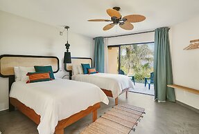 Catalina Tropical Lodge