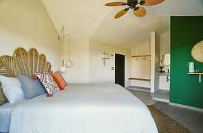 Catalina Tropical Lodge