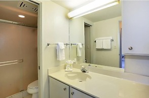 Royal Mauian, #416 2 Bedroom Condo by RedAwning