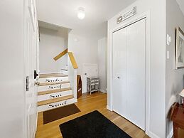 Beach House - Y842 Minutes To York Beach 3 Bedroom Home by RedAwning