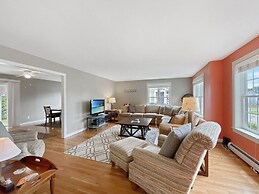 Beach House - Y842 Minutes To York Beach 3 Bedroom Home by RedAwning