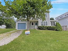 Beach House - Y842 Minutes To York Beach 3 Bedroom Home by RedAwning