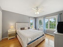 Beach House - Y842 Minutes To York Beach 3 Bedroom Home by RedAwning