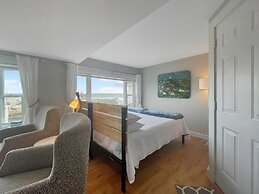 Charming Studio Condo In Perkins Cove Surrounded By Ocean Views - Perk