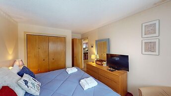 Woods Resort and Spa by RedAwning