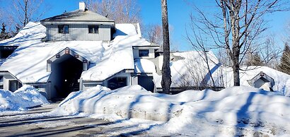 Woods Resort and Spa by RedAwning