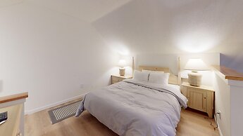 Woods Resort and Spa by RedAwning