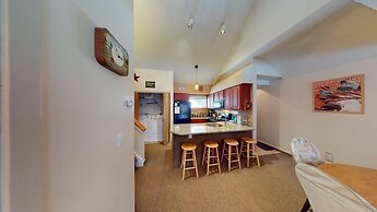 Woods Resort and Spa by RedAwning