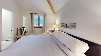 Woods Resort and Spa by RedAwning