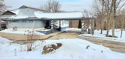 Woods Resort and Spa by RedAwning