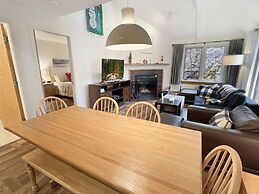 Woods Resort and Spa by RedAwning