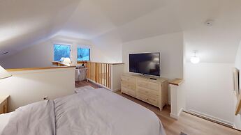 Woods Resort and Spa by RedAwning