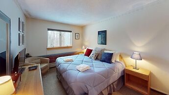 Woods Resort and Spa by RedAwning