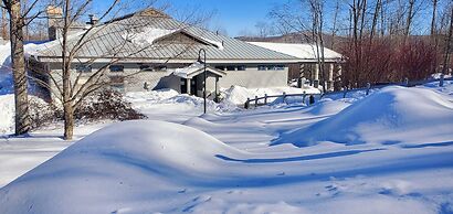 Woods Resort and Spa by RedAwning