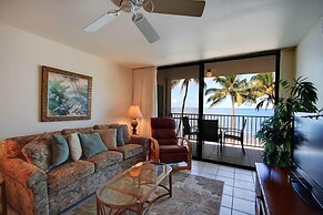 Kihei Beach, #402 2 Bedroom Condo by RedAwning
