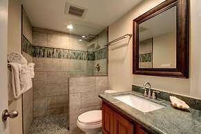 Kihei Beach, #402 2 Bedroom Condo by RedAwning