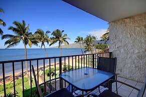 Kihei Beach, #402 2 Bedroom Condo by RedAwning