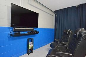 Happy Daze 4 Bedroom Home by RedAwning