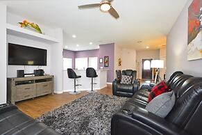 Happy Daze 4 Bedroom Home by RedAwning