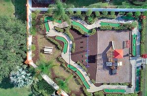 Happy Daze 4 Bedroom Home by RedAwning