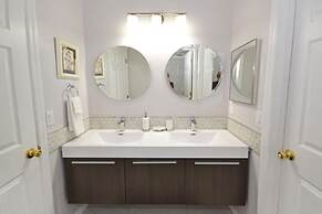 Happy Daze 4 Bedroom Home by RedAwning