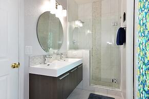 Happy Daze 4 Bedroom Home by RedAwning