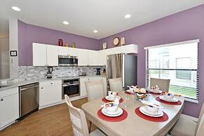 Happy Daze 4 Bedroom Home by RedAwning