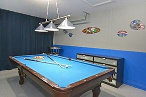 Happy Daze 4 Bedroom Home by RedAwning