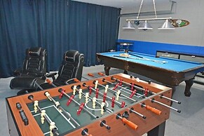 Happy Daze 4 Bedroom Home by RedAwning