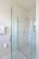 Happy Daze 4 Bedroom Home by RedAwning