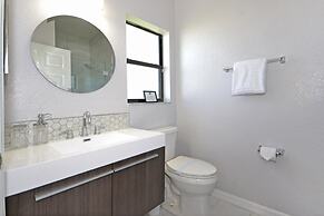 Happy Daze 4 Bedroom Home by RedAwning