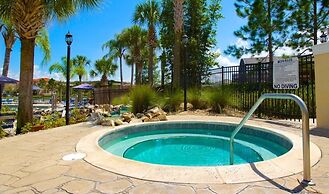 Hideaway Dream 6 Bedroom Home by RedAwning