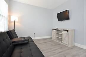 Hideaway Dream 6 Bedroom Home by RedAwning