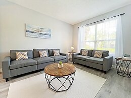 Hideaway Dream 6 Bedroom Home by RedAwning