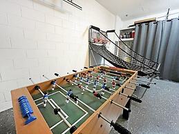 Hideaway Dream 6 Bedroom Home by RedAwning