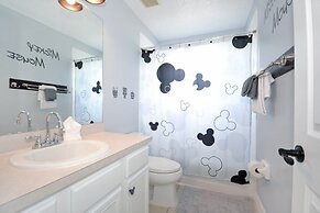 Hideaway Dream 6 Bedroom Home by RedAwning