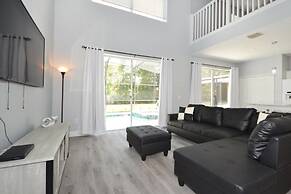 Hideaway Dream 6 Bedroom Home by RedAwning