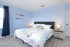 Hideaway Dream 6 Bedroom Home by RedAwning