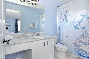 Hideaway Dream 6 Bedroom Home by RedAwning