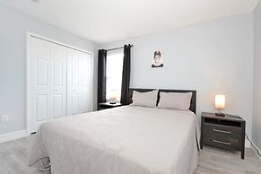 Hideaway Dream 6 Bedroom Home by RedAwning