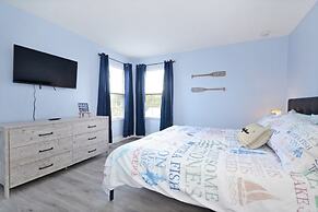 Hideaway Dream 6 Bedroom Home by RedAwning