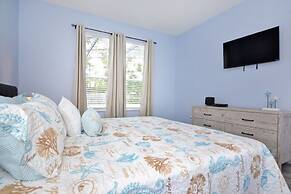 Hideaway Dream 6 Bedroom Home by RedAwning