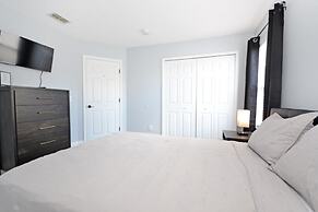 Hideaway Dream 6 Bedroom Home by RedAwning