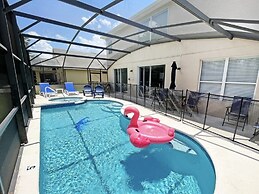 Hideaway Dream 6 Bedroom Home by RedAwning