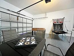 Hideaway Dream 6 Bedroom Home by RedAwning