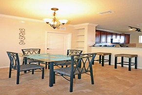 Palm View Place 3 Bedroom Condo by RedAwning