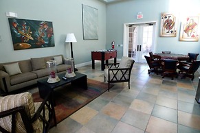 Palm View Place 3 Bedroom Condo by RedAwning