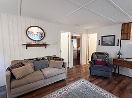 Family Tides - Y850 Beautiful Home Only A 10 Minute Walk To Short Sand