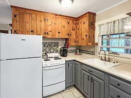 Family Tides - Y850 Beautiful Home Only A 10 Minute Walk To Short Sand