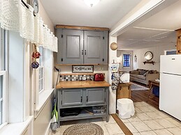 Family Tides - Y850 Beautiful Home Only A 10 Minute Walk To Short Sand